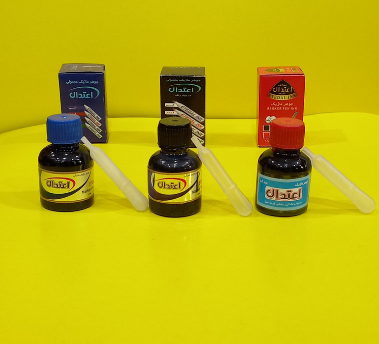 در سه رنگ آبی، قرمز ، مشکی